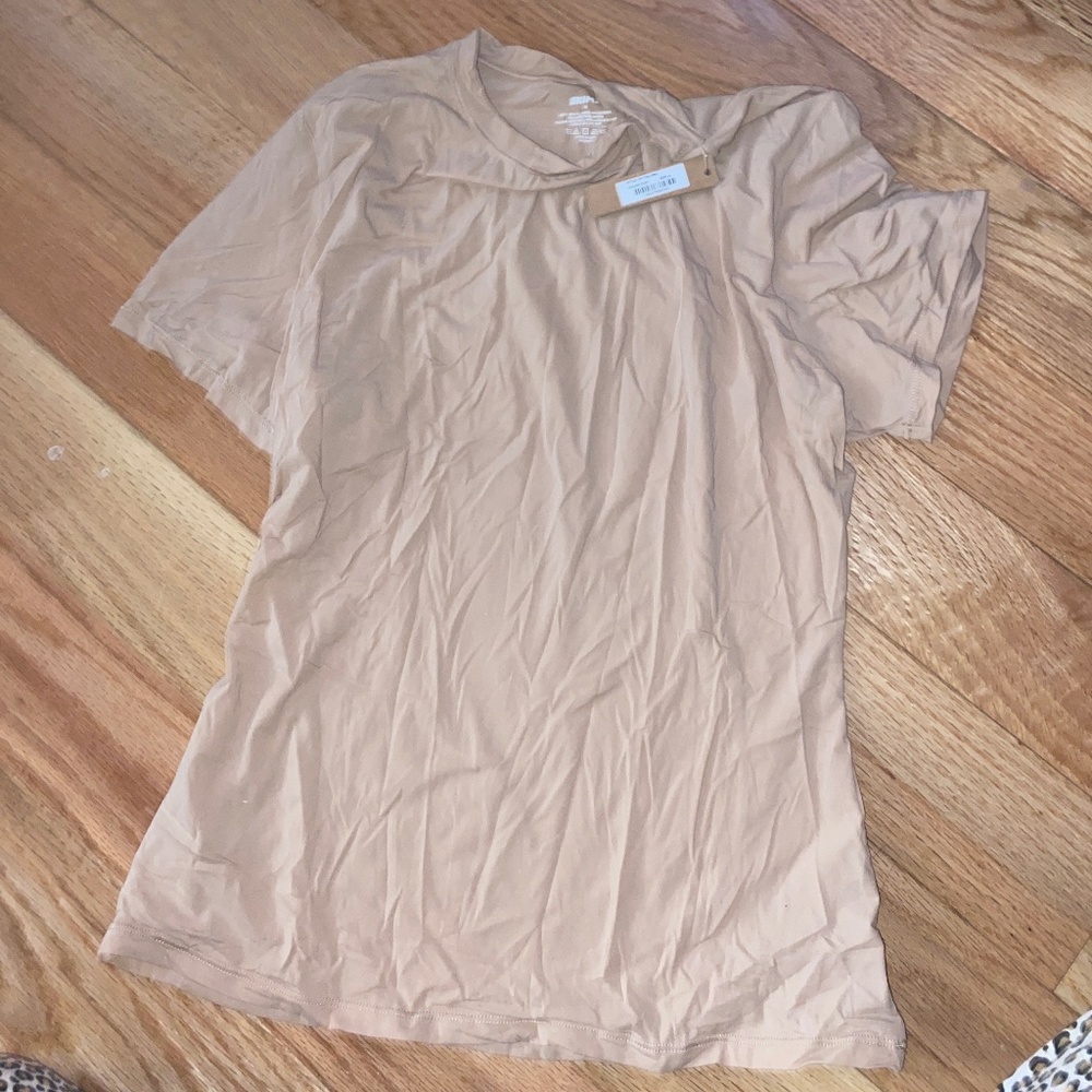 SKIMS fits everybody t shirt